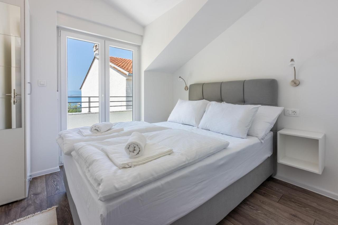 Luxury Apartments Lovorka 3 & 4***/**** Selce Buitenkant foto