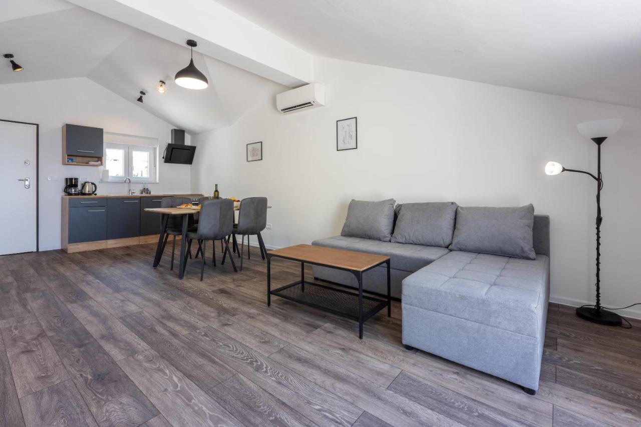 Luxury Apartments Lovorka 3 & 4***/**** Selce Buitenkant foto